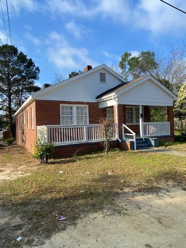 2944 10th St - Photo 2 of 19