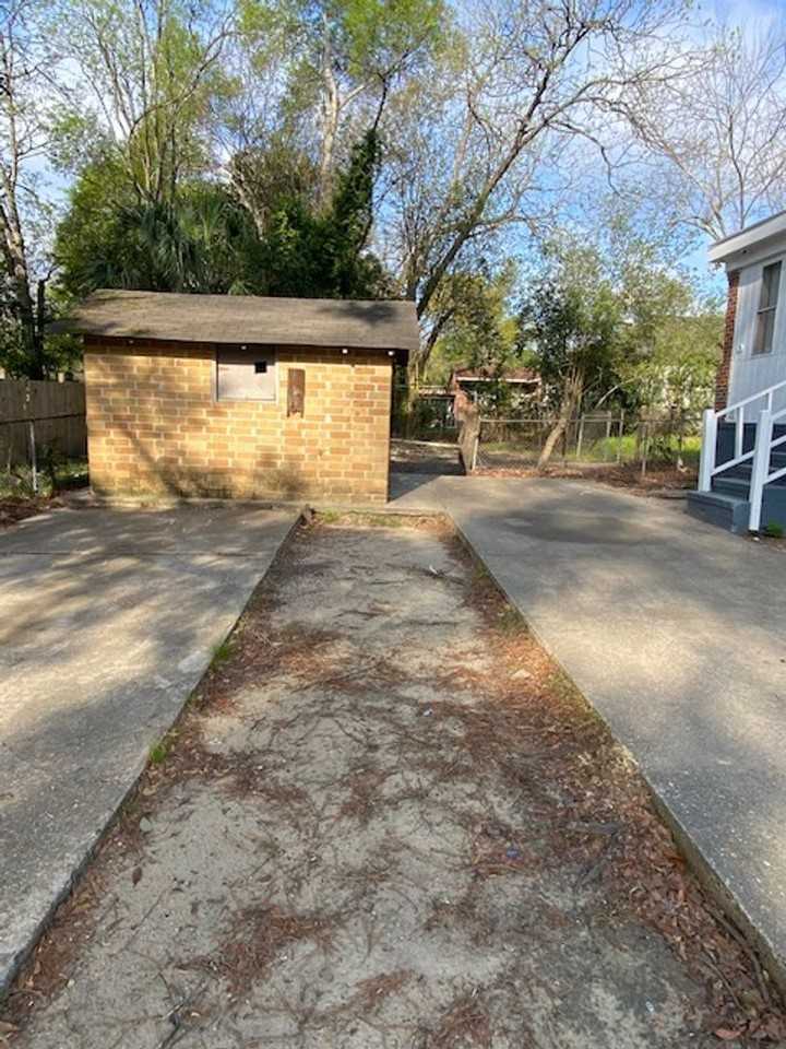 2944 10th St - Photo 3 of 19