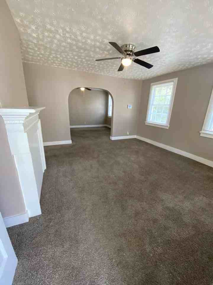 2944 10th St - Photo 4 of 19