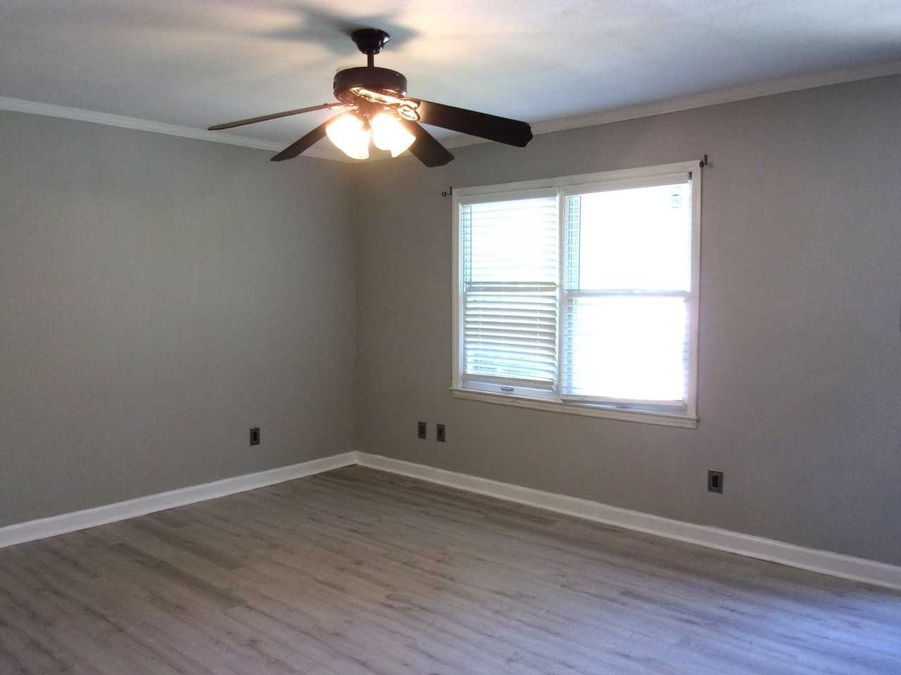 589 Cedarvilla Dr - Photo 3 of 15