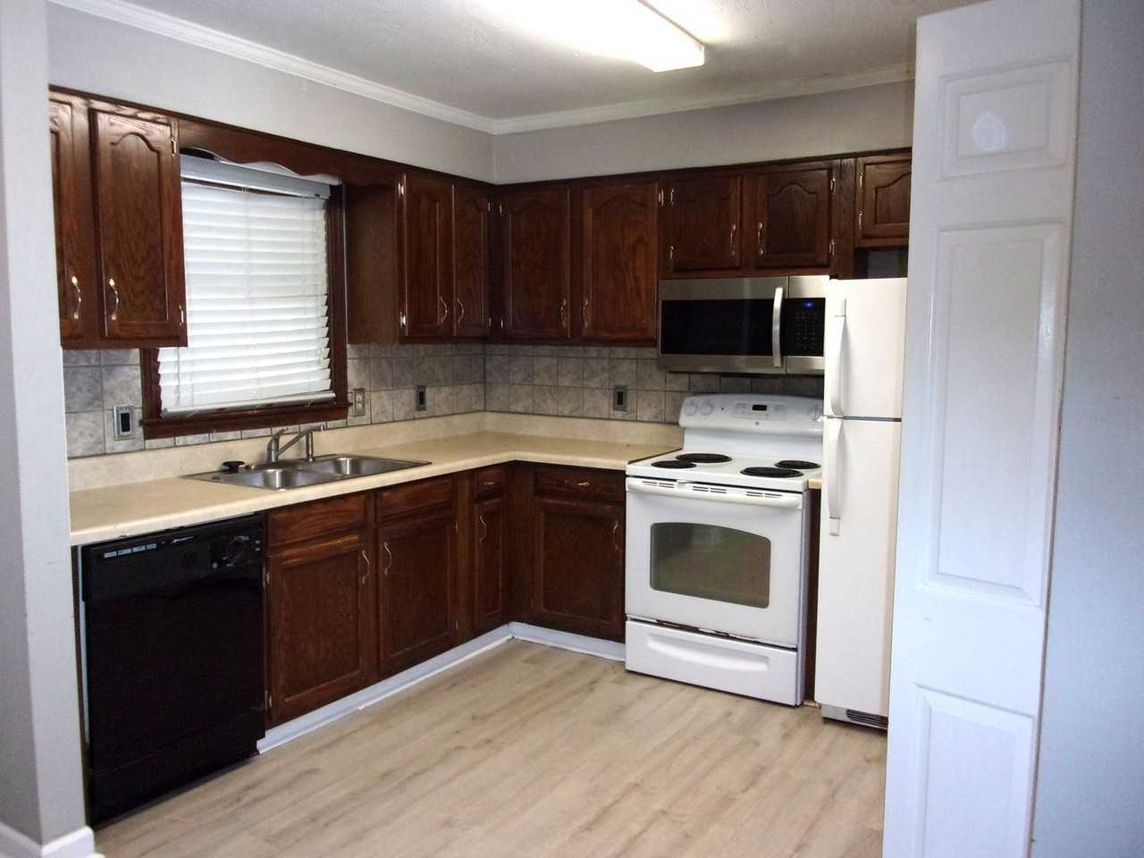 589 Cedarvilla Dr - Photo 4 of 15