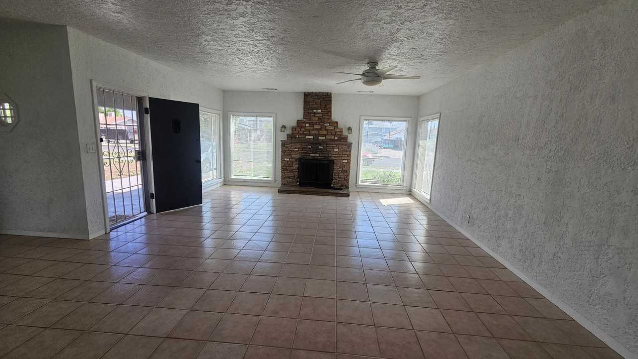 417 W Franklin Way - Photo 3 of 15
