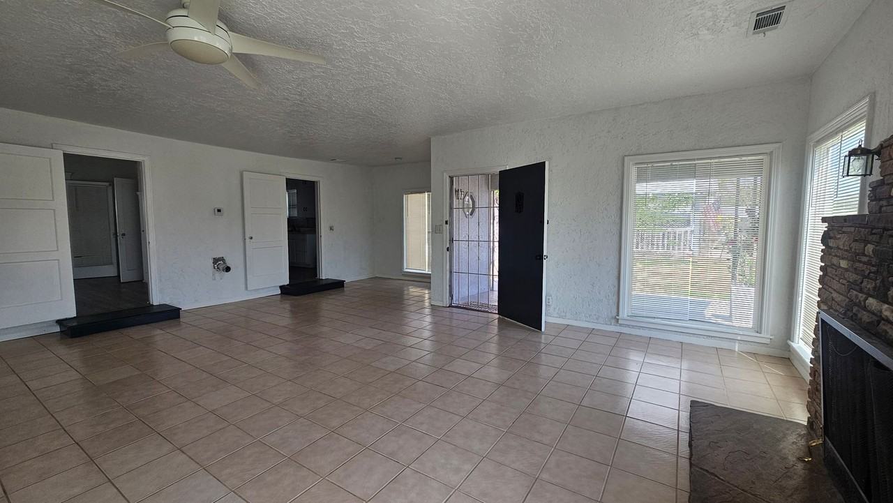 417 W Franklin Way - Photo 4 of 15