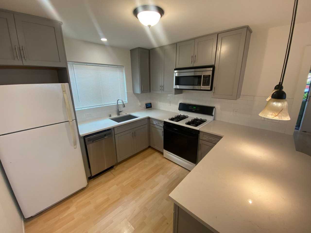 1420 E 33rd St - Photo 2 of 19