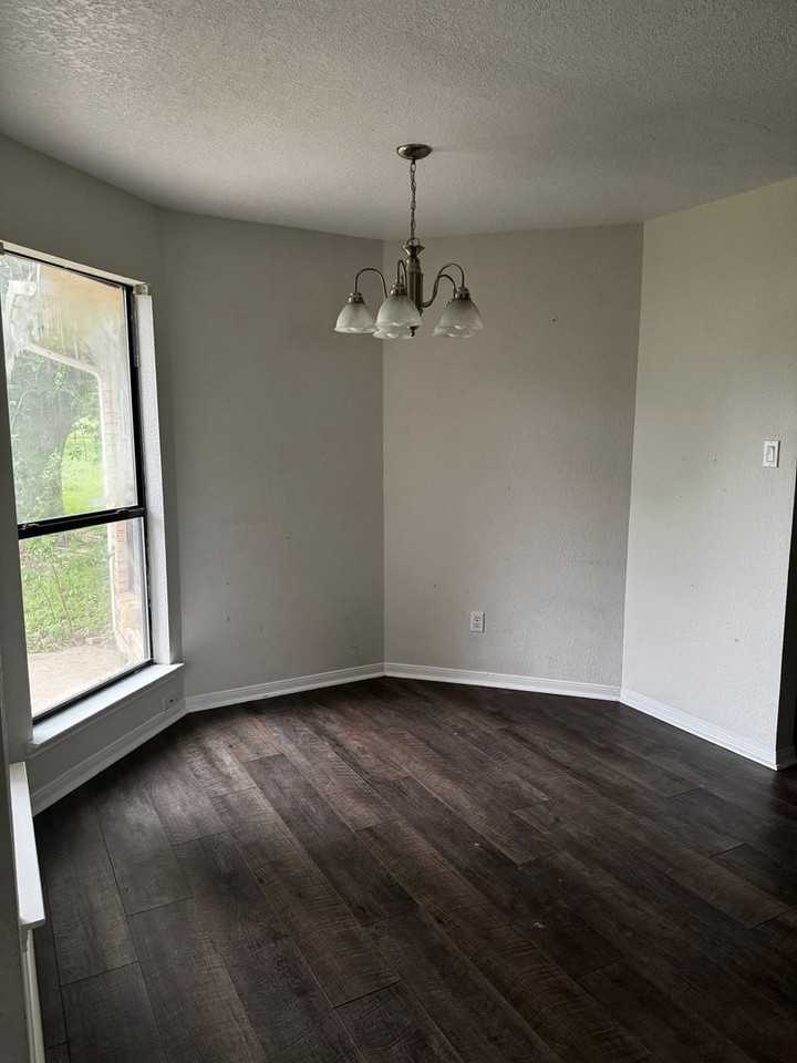 1306 Amthor Ave - Photo 3 of 23