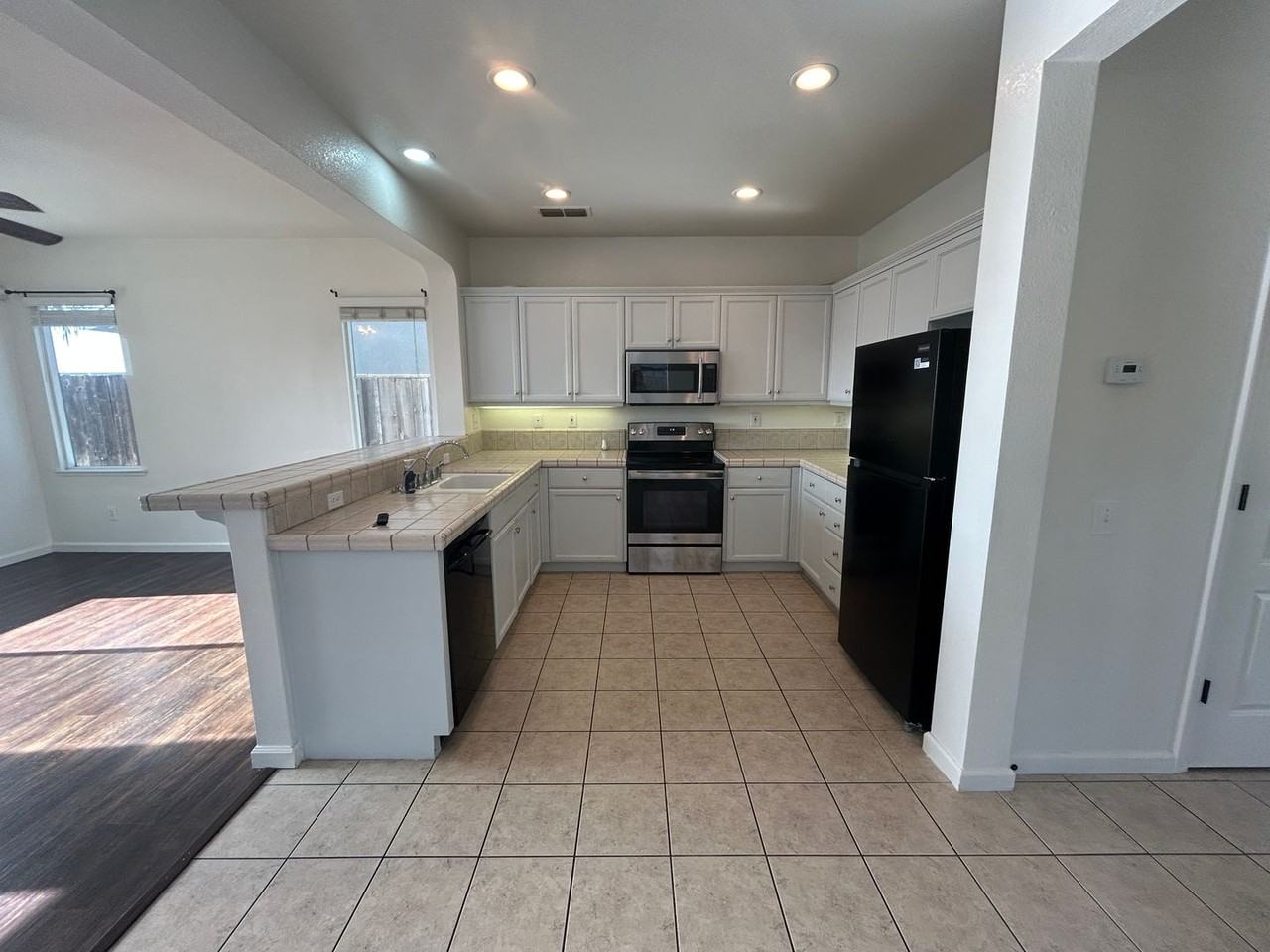 3293 Dewar Ln - Photo 4 of 29