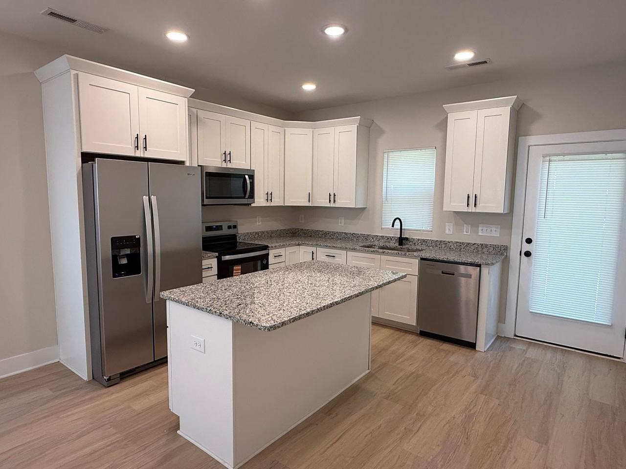 1211 Tower Dr - Photo 3 of 14
