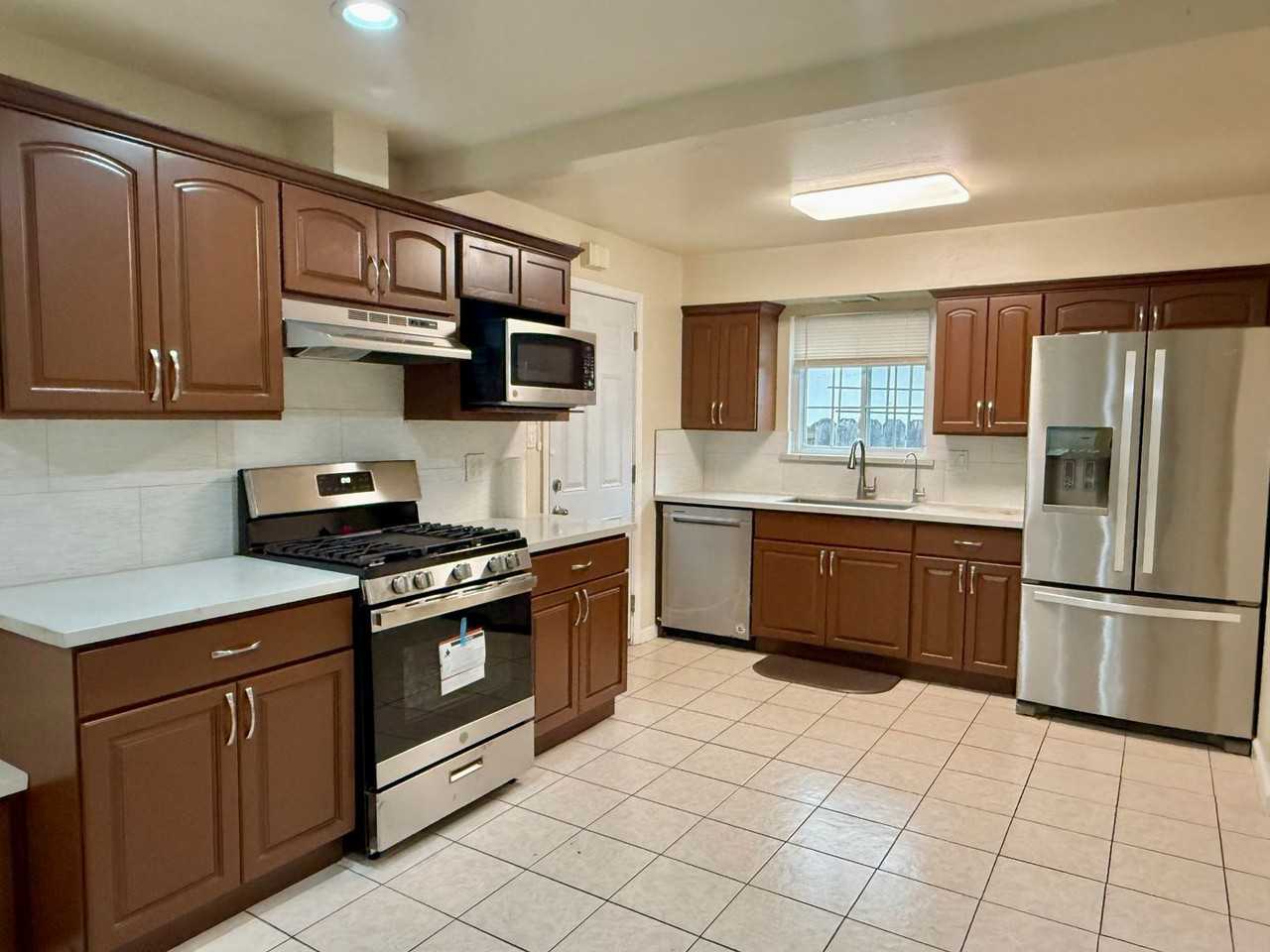 5051 Silver Reef Dr - Photo 4 of 18