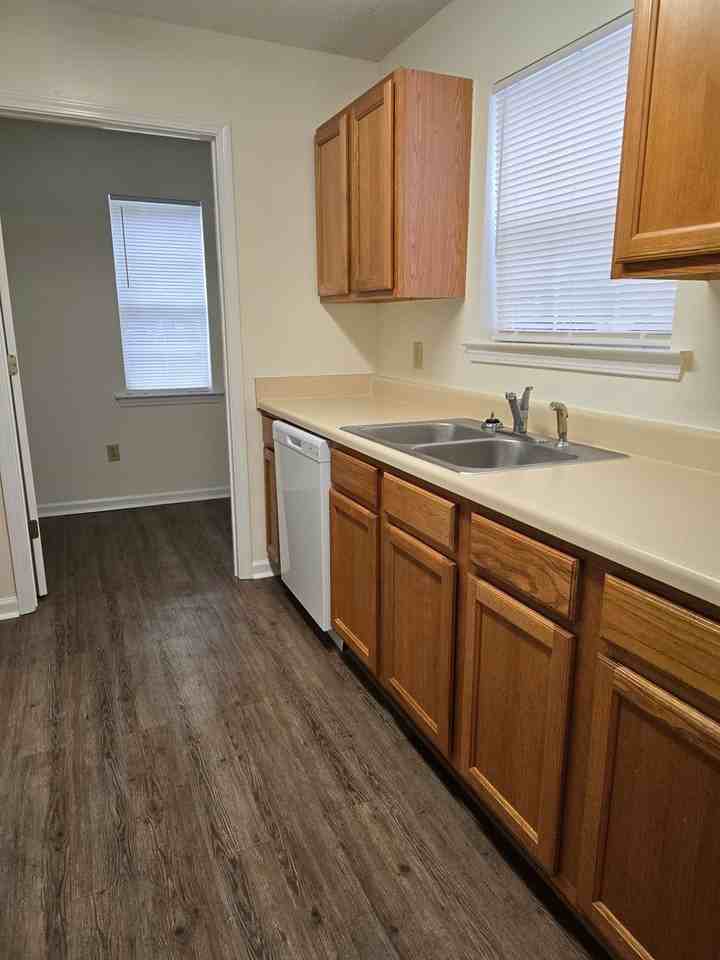 9814A Whitefield Ave - Photo 5 of 16