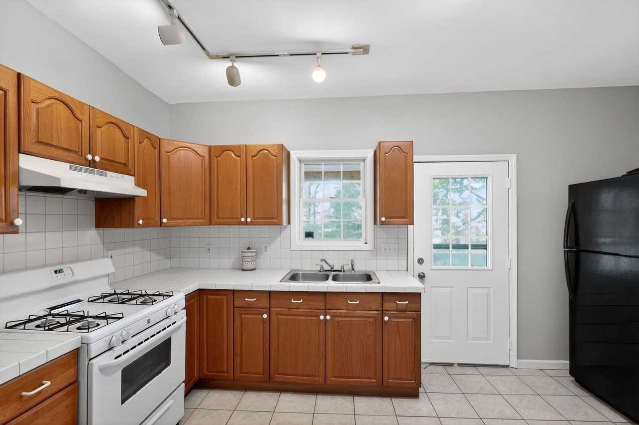 1719 Madison Ave - Photo 6 of 31