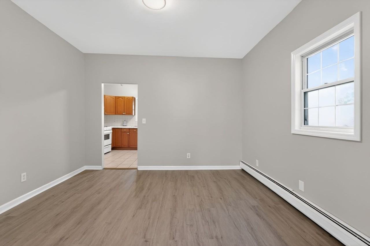 1719 Madison Ave - Photo 7 of 31