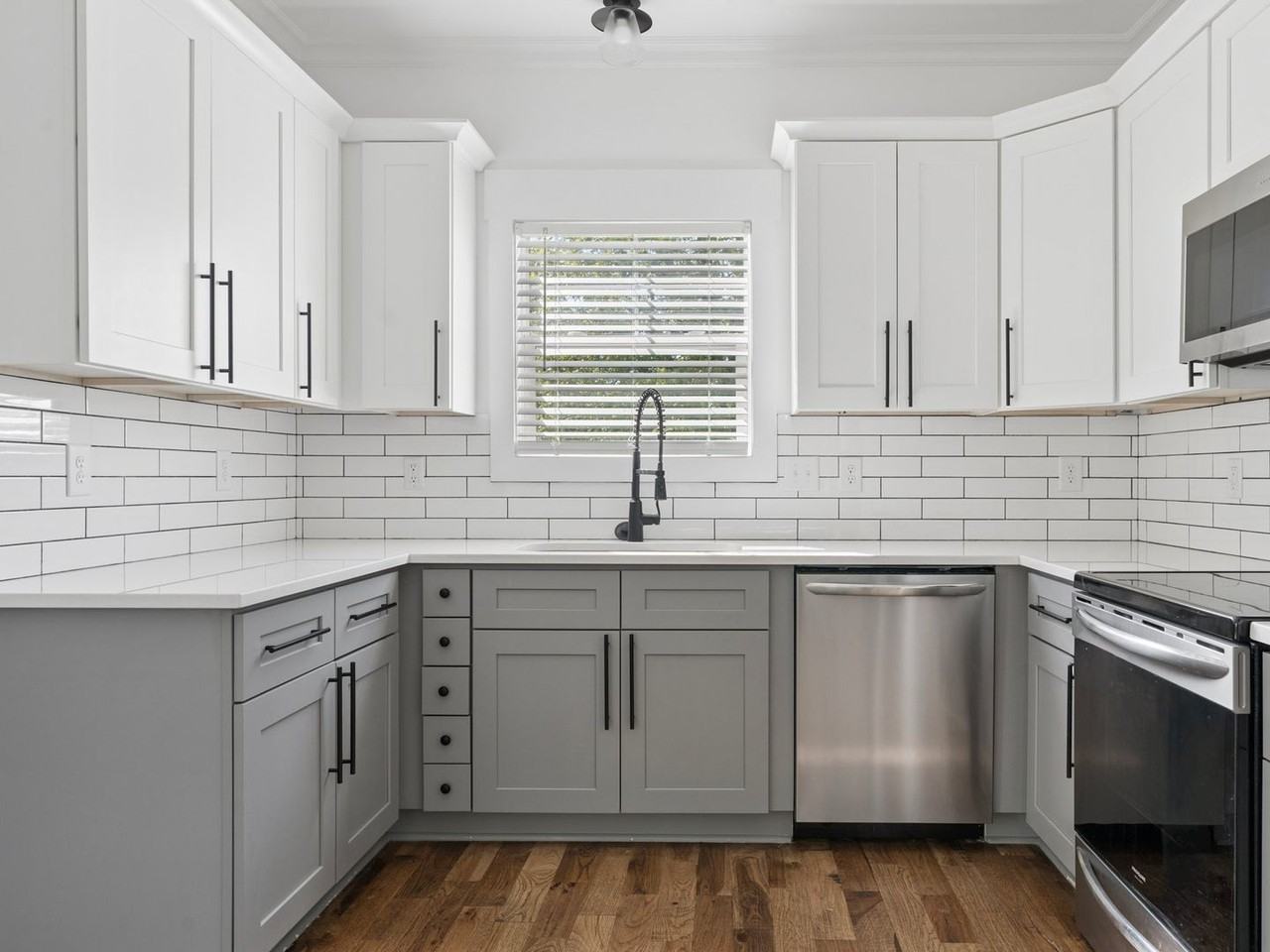 7 Railroad St - Photo 2 of 29