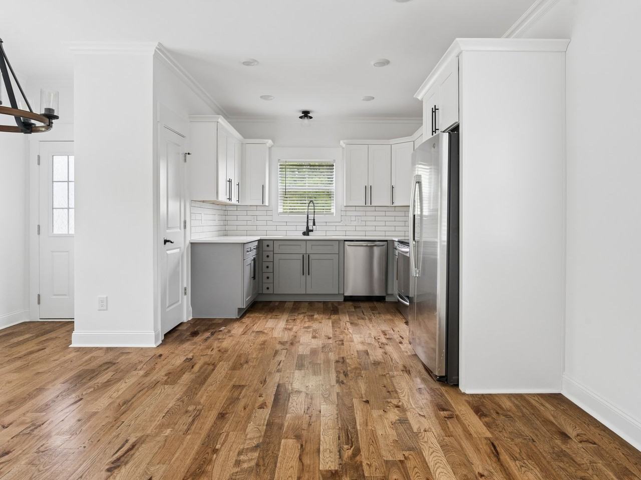 7 Railroad St - Photo 3 of 29