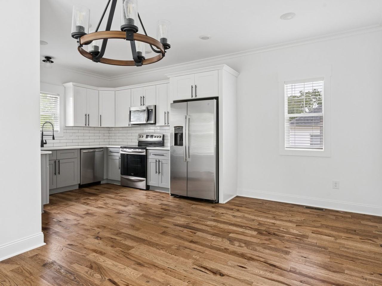 7 Railroad St - Photo 5 of 29