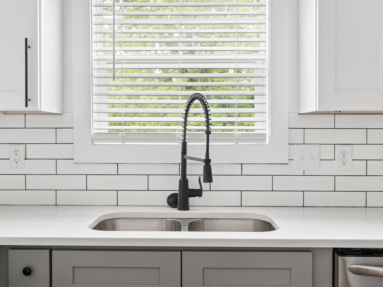 7 Railroad St - Photo 6 of 29