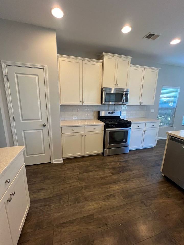 791 Devon Estate Ave - Photo 2 of 27