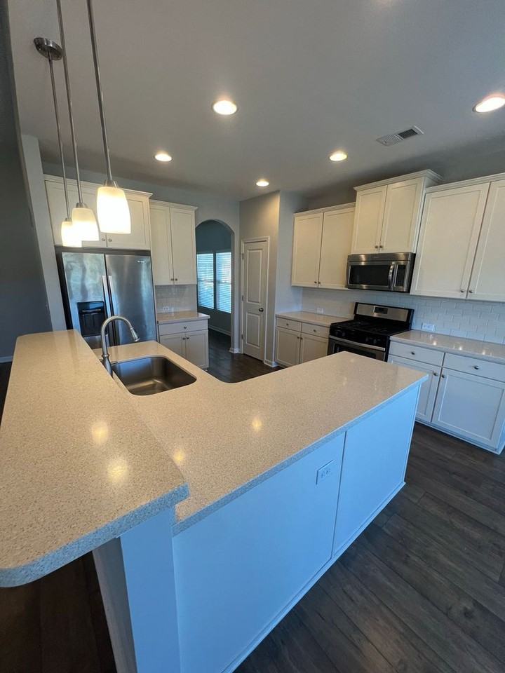 791 Devon Estate Ave - Photo 3 of 27