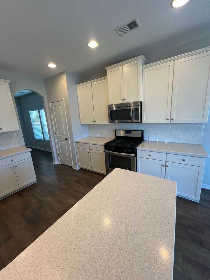 791 Devon Estate Ave - Photo 4 of 27