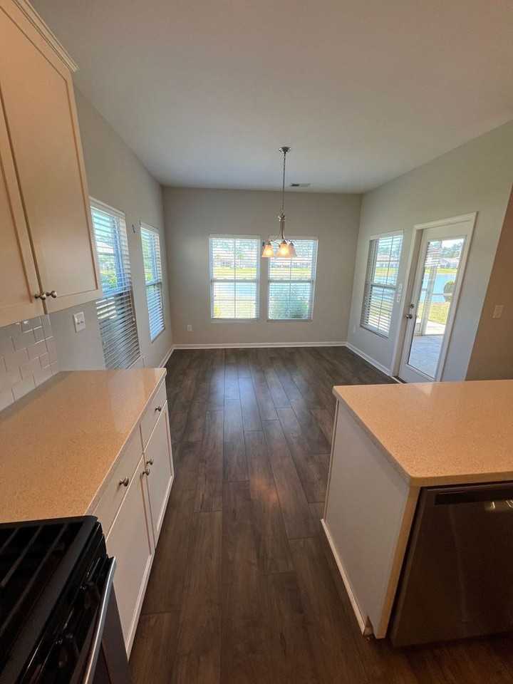 791 Devon Estate Ave - Photo 6 of 27