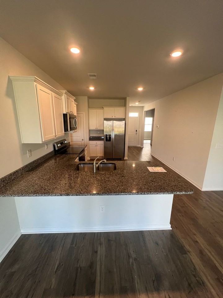 377 Forestbrook Cove Cir - Photo 4 of 16