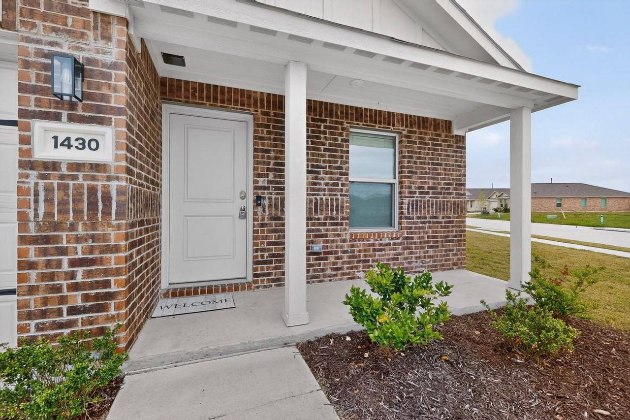 1430 Everett Gardens Way - Photo 4 of 40