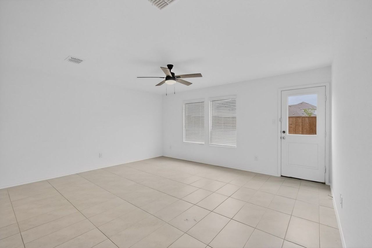 1430 Everett Gardens Way - Photo 7 of 40
