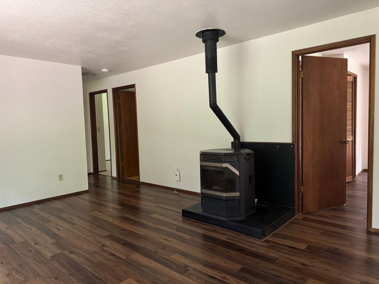 4005 Ne Kedros Dr - Photo 7 of 19