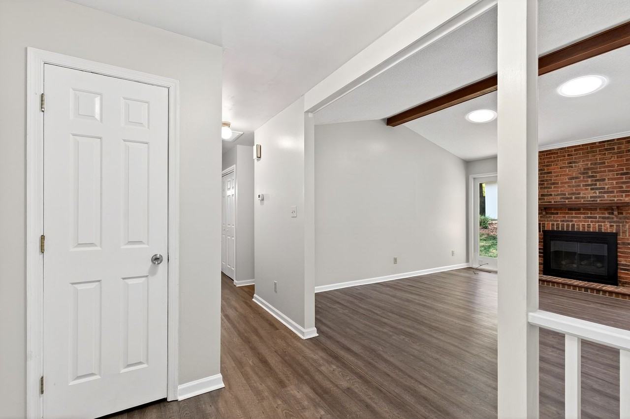 105 Amberhill Ct - Photo 4 of 38