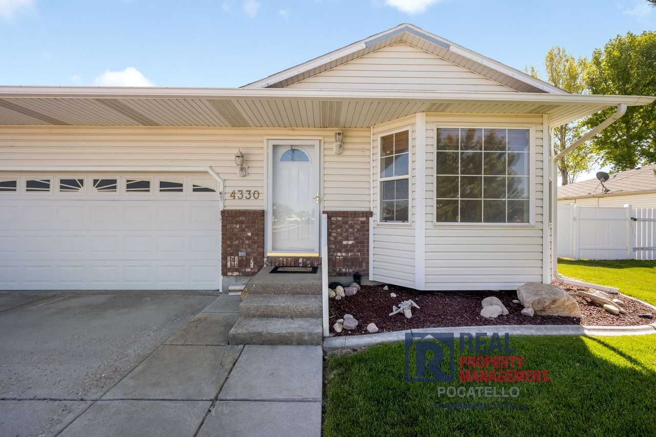 4330 Henderson Ln - Photo 2 of 18