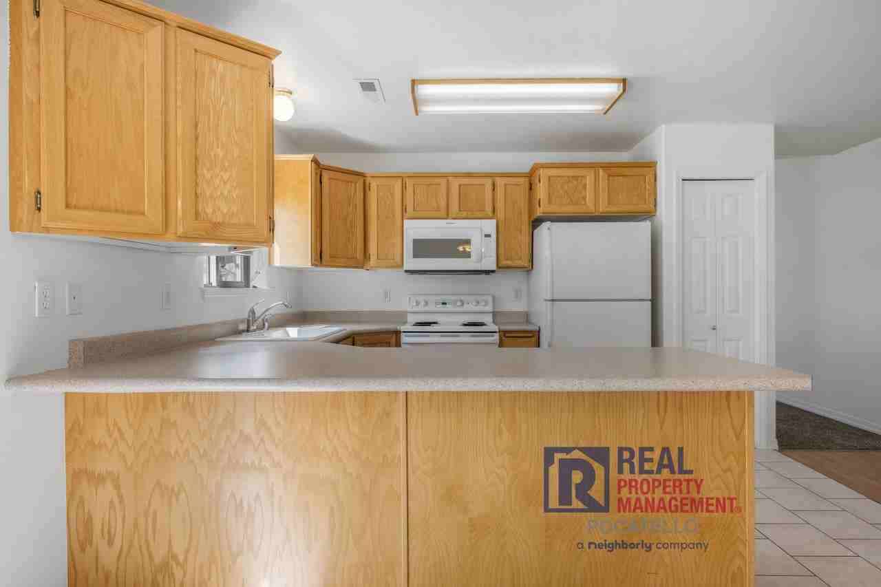 4330 Henderson Ln - Photo 3 of 18