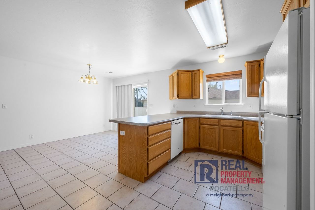 4330 Henderson Ln - Photo 5 of 18