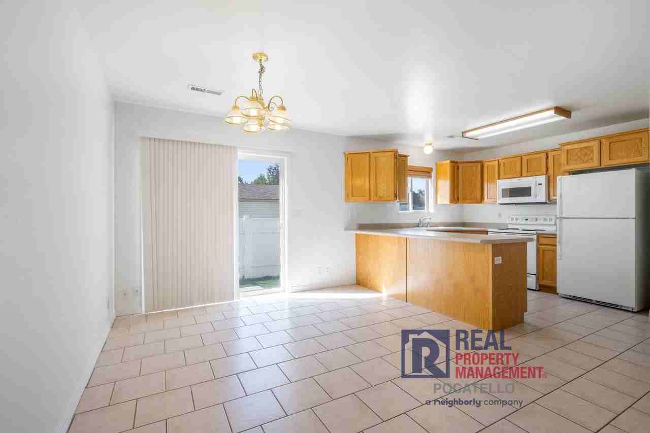 4330 Henderson Ln - Photo 6 of 18