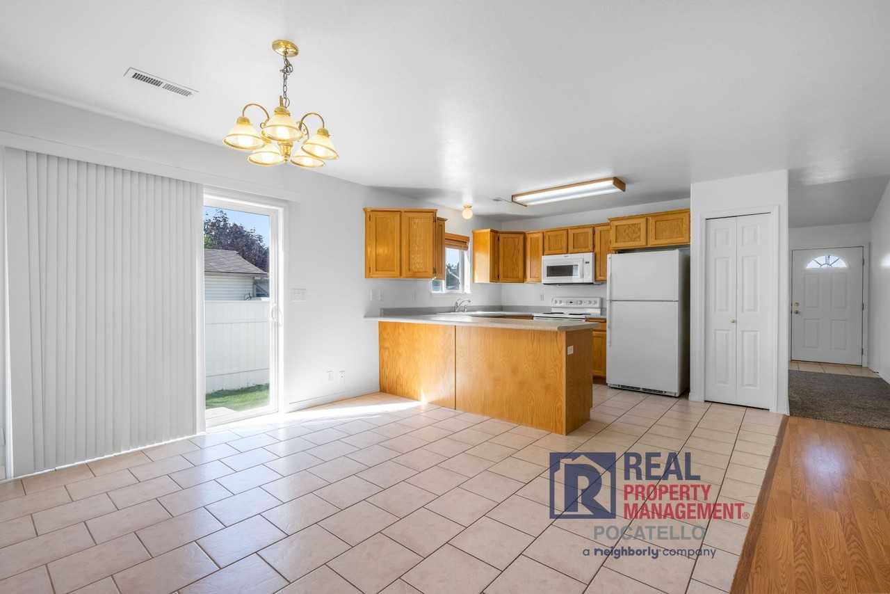 4330 Henderson Ln - Photo 7 of 18