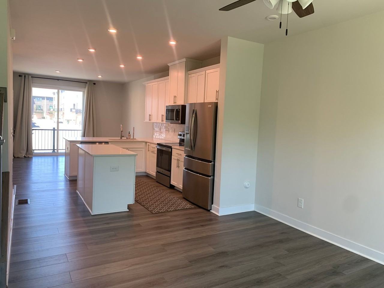 948 Broad River Ln - Photo 4 of 20