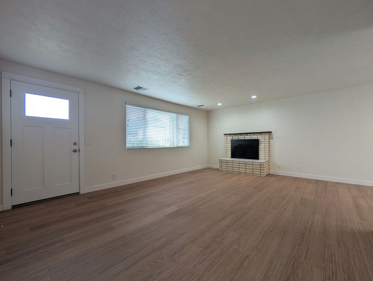 2410 Lily Ave - Photo 4 of 21