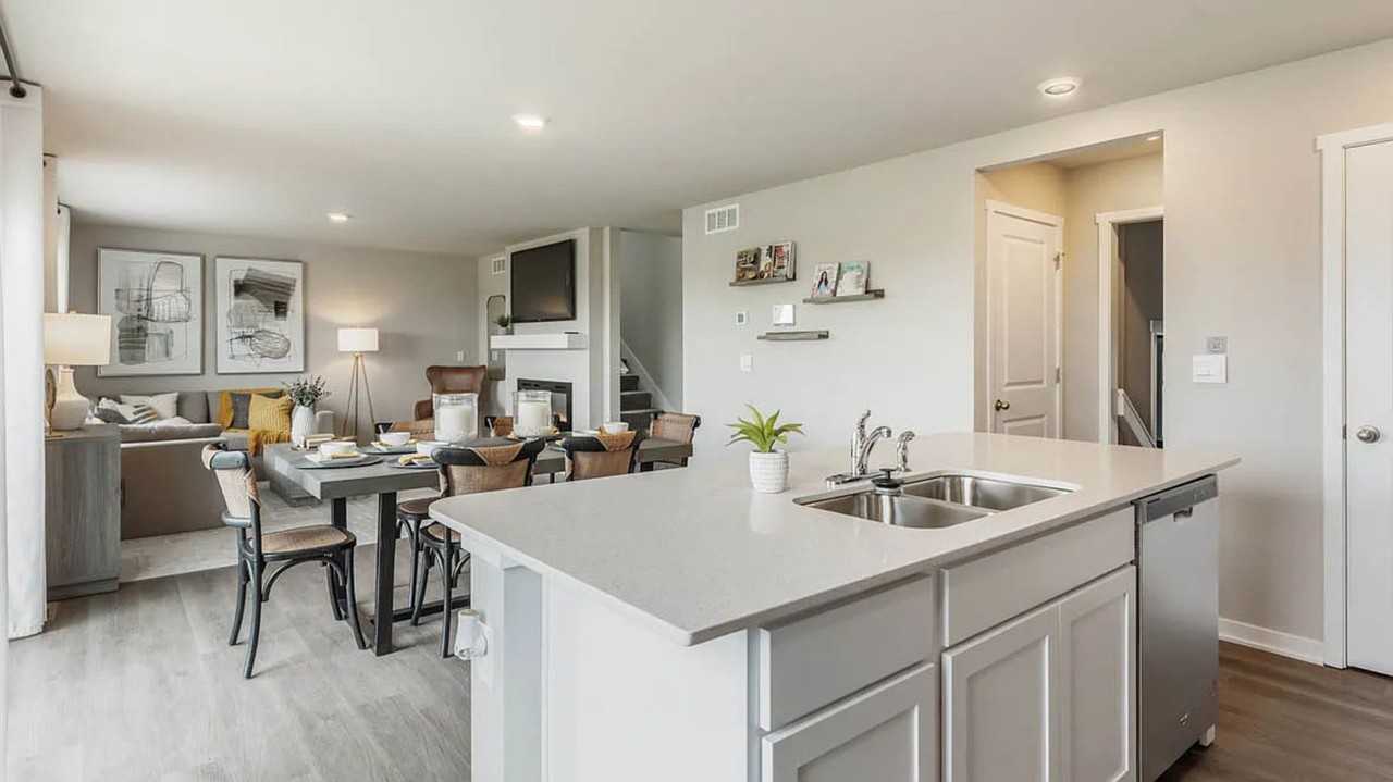 5624 153rd St - Photo 7 of 17