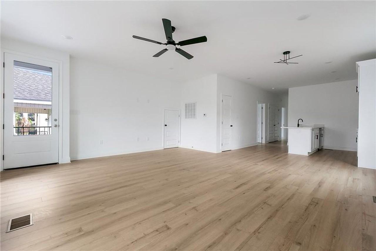 2647 Myrtle St - Photo 3 of 24