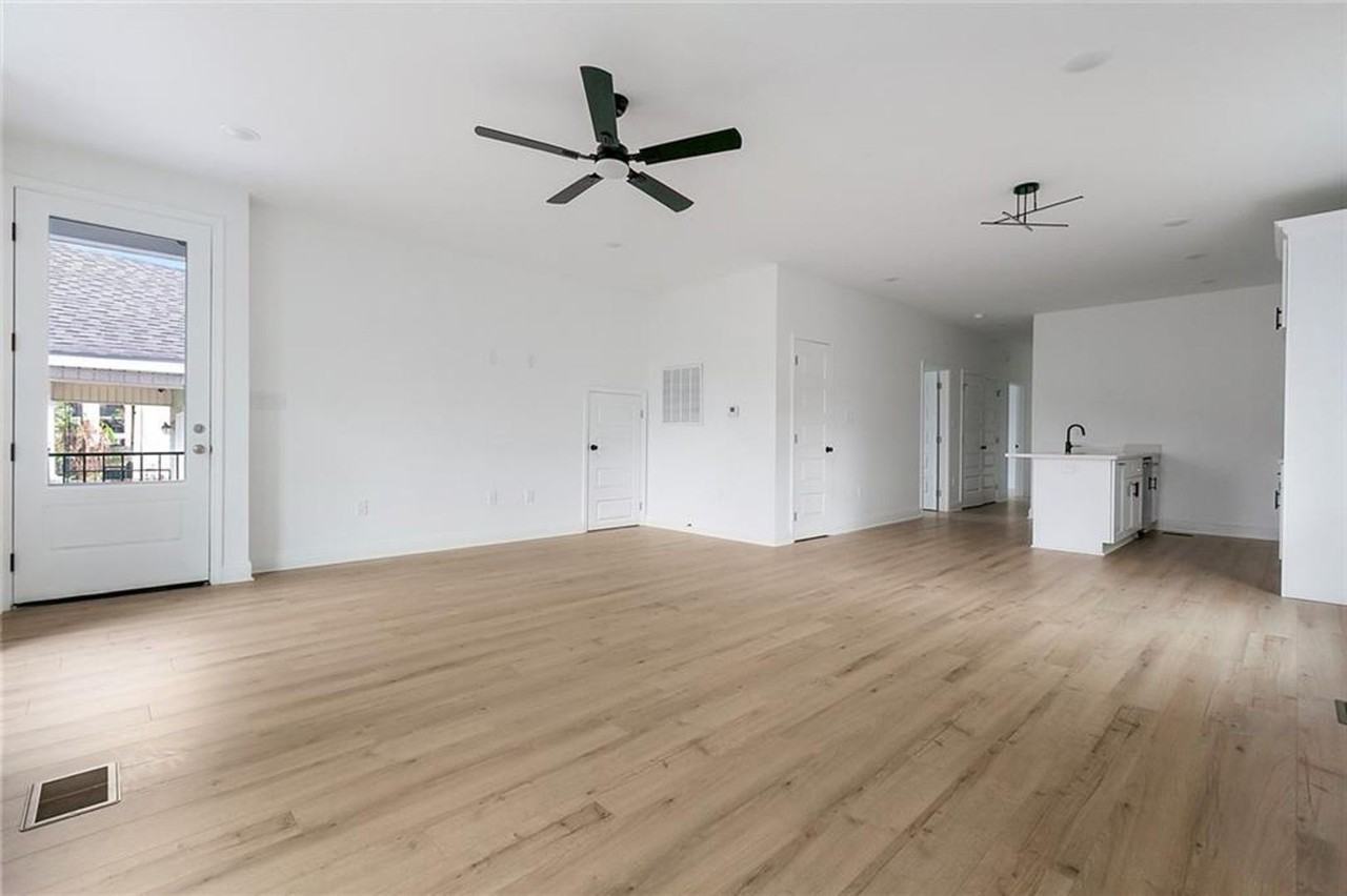 2647 Myrtle St - Photo 4 of 24