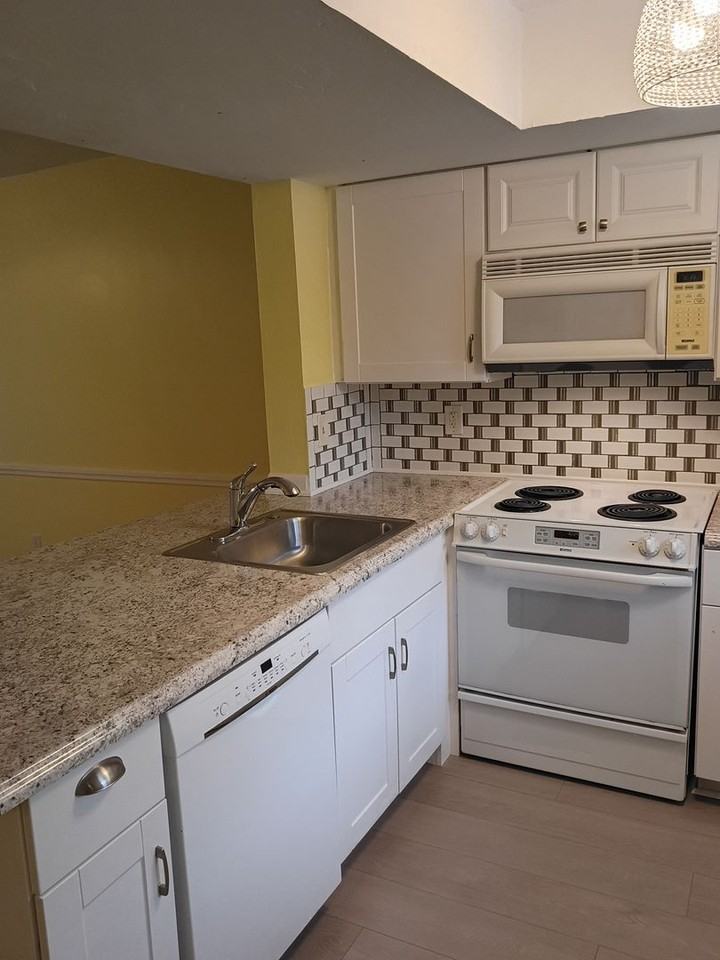 1301 Pridgen Rd - Photo 4 of 41