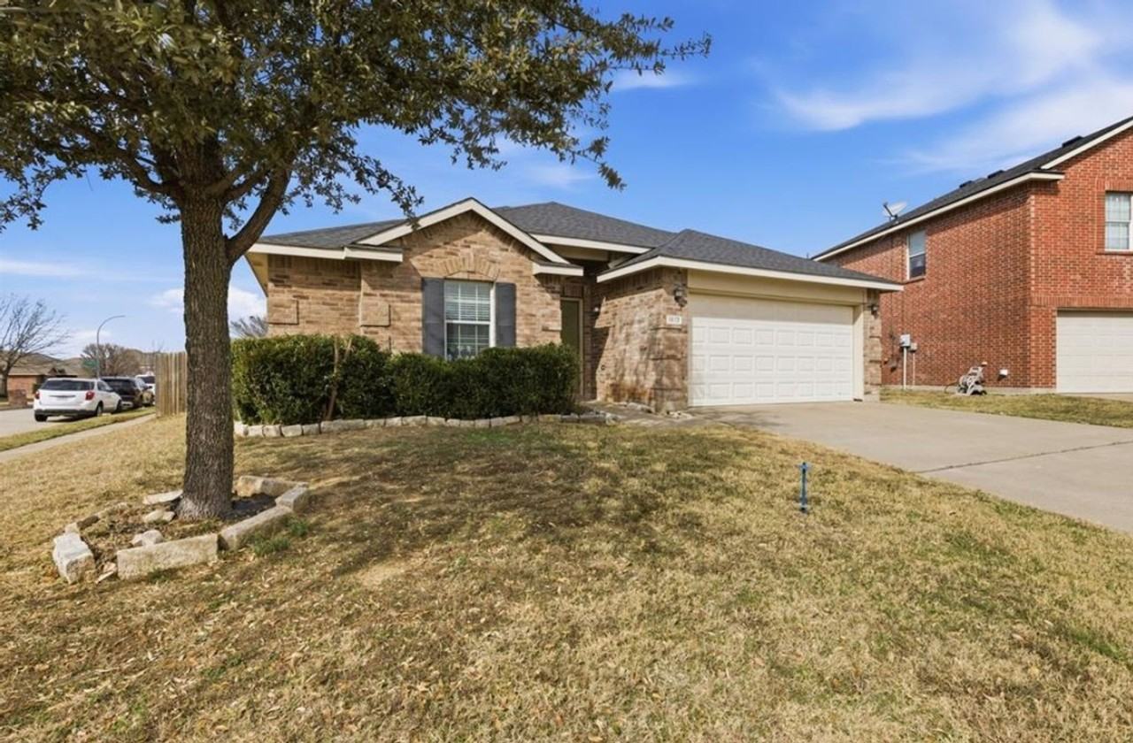 1613 Grassy View Dr - Photo 2 of 25