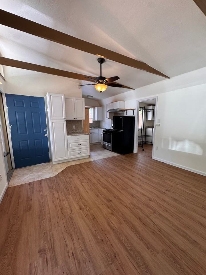 231 Foresthill Ave - Photo 4 of 10