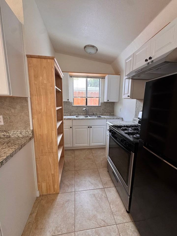 231 Foresthill Ave - Photo 7 of 10