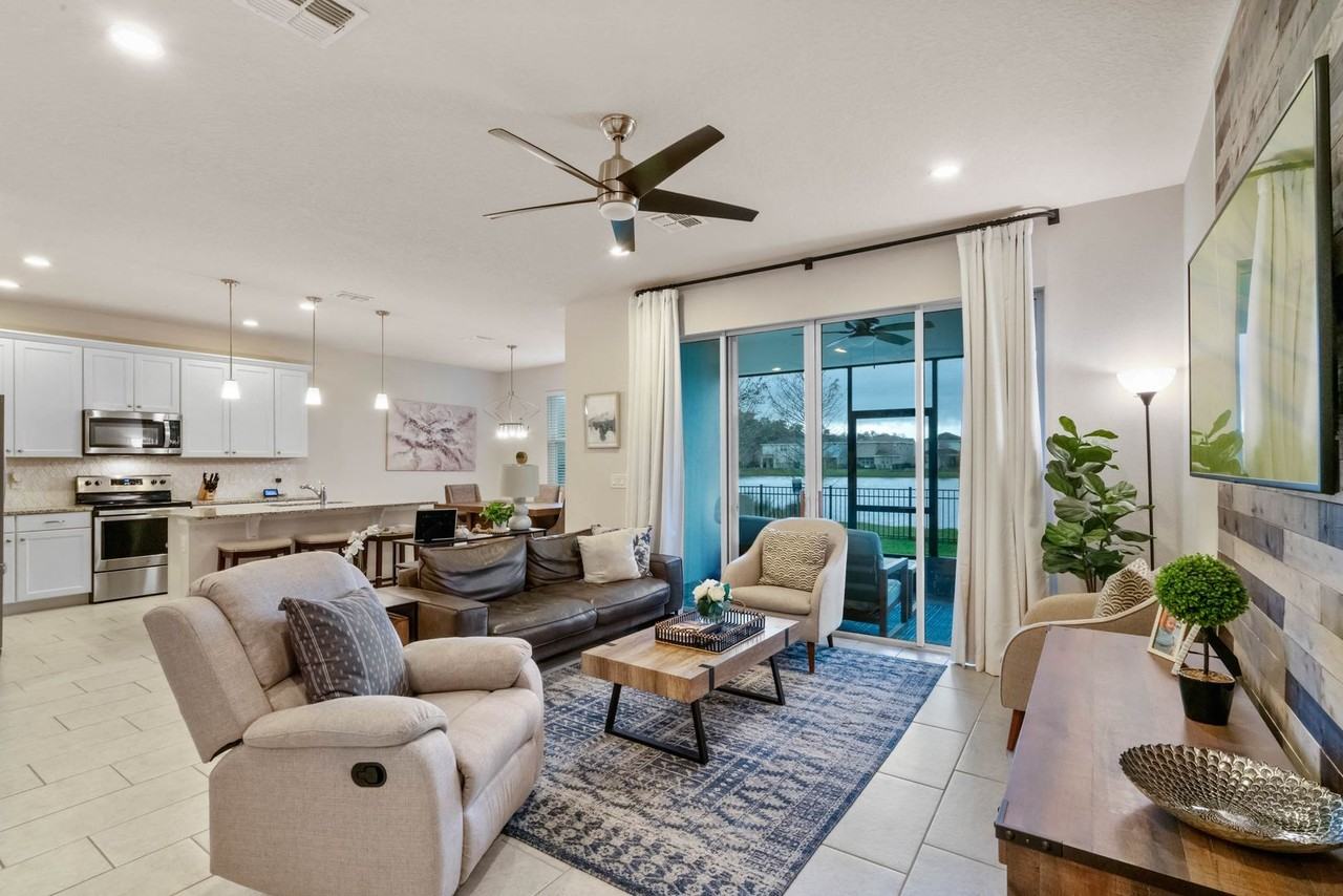 3835 Corona Ct - Photo 4 of 50