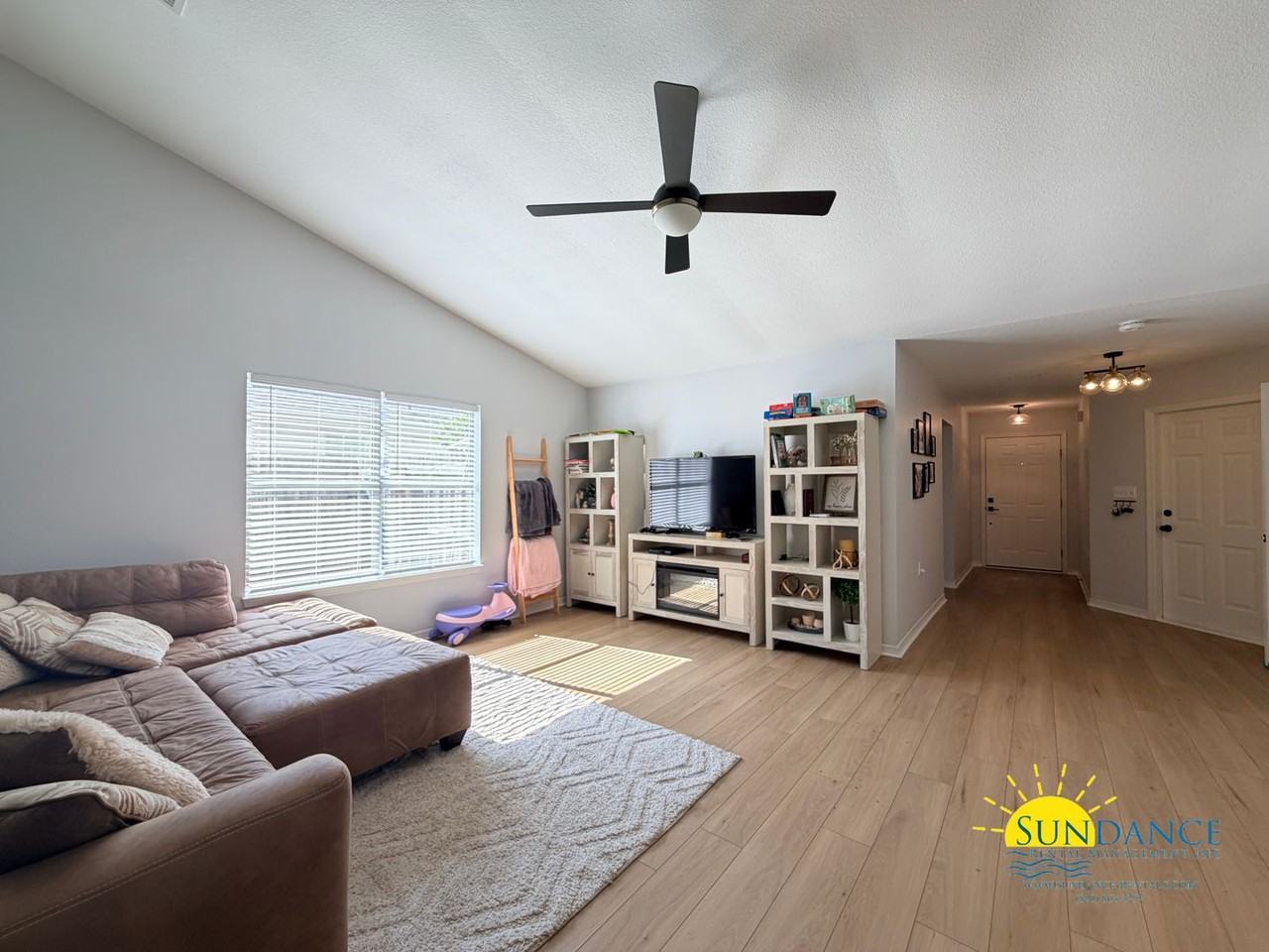 1303 Sterling Point Dr - Photo 2 of 28