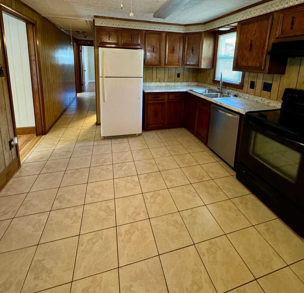119 Morris Ave - Photo 2 of 18