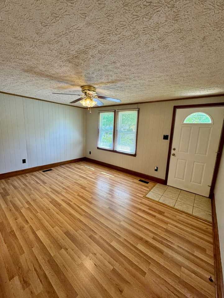 119 Morris Ave - Photo 5 of 18