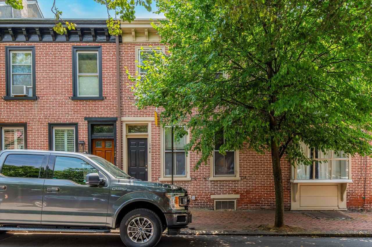 144 W Union St - Photo 2 of 11