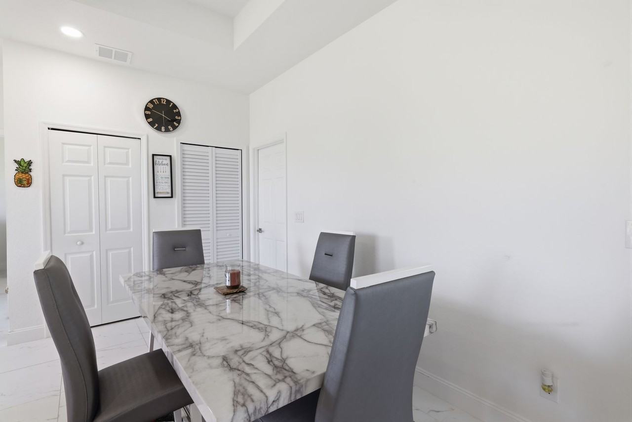 3705 Kelsey St - Photo 3 of 32