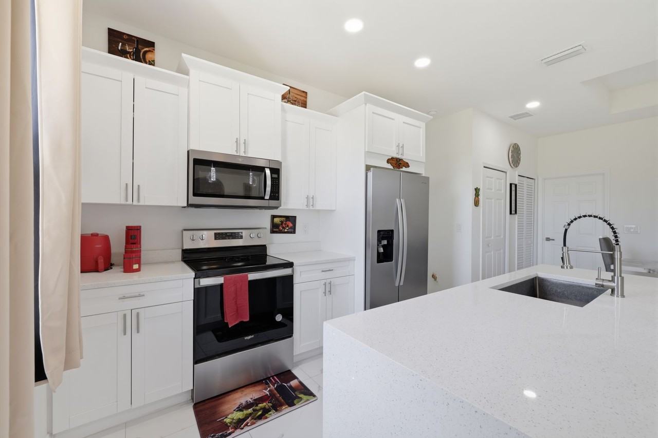 3705 Kelsey St - Photo 5 of 32