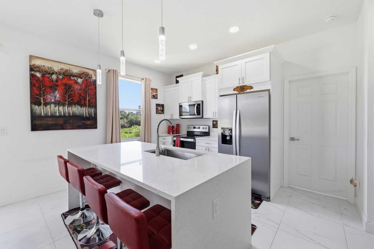 3705 Kelsey St - Photo 7 of 32